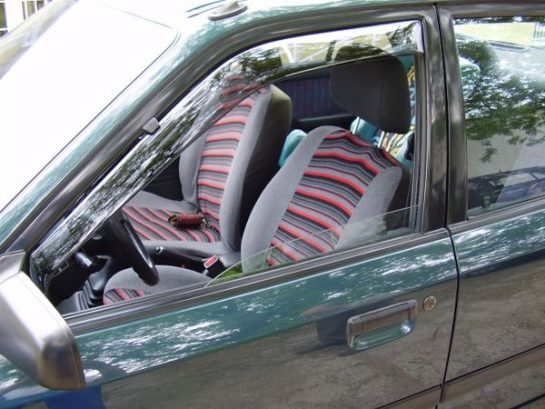 Bocni vetrobrani (prednji) za  Mazda 323 Family (4 vrata