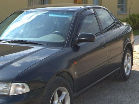 Bocni vetrobrani (prednji) za Audi A4 Sedan (1994-200)